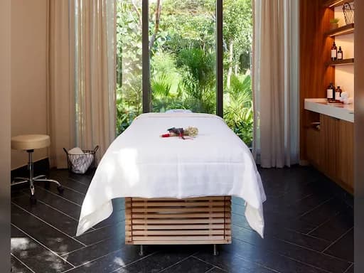 7 Professional Spa Tables for Modern Salons and Spas