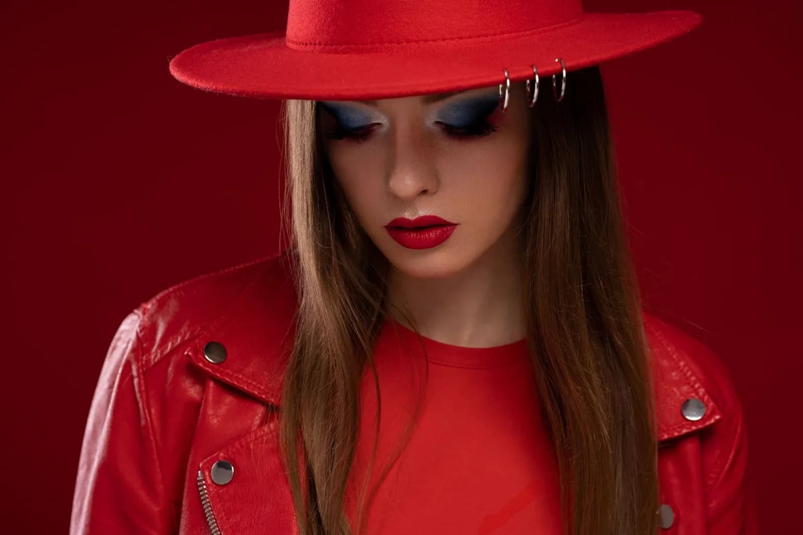 Start Your Modeling Career with a Strong Female Modeling Portfolio | Maps Studio