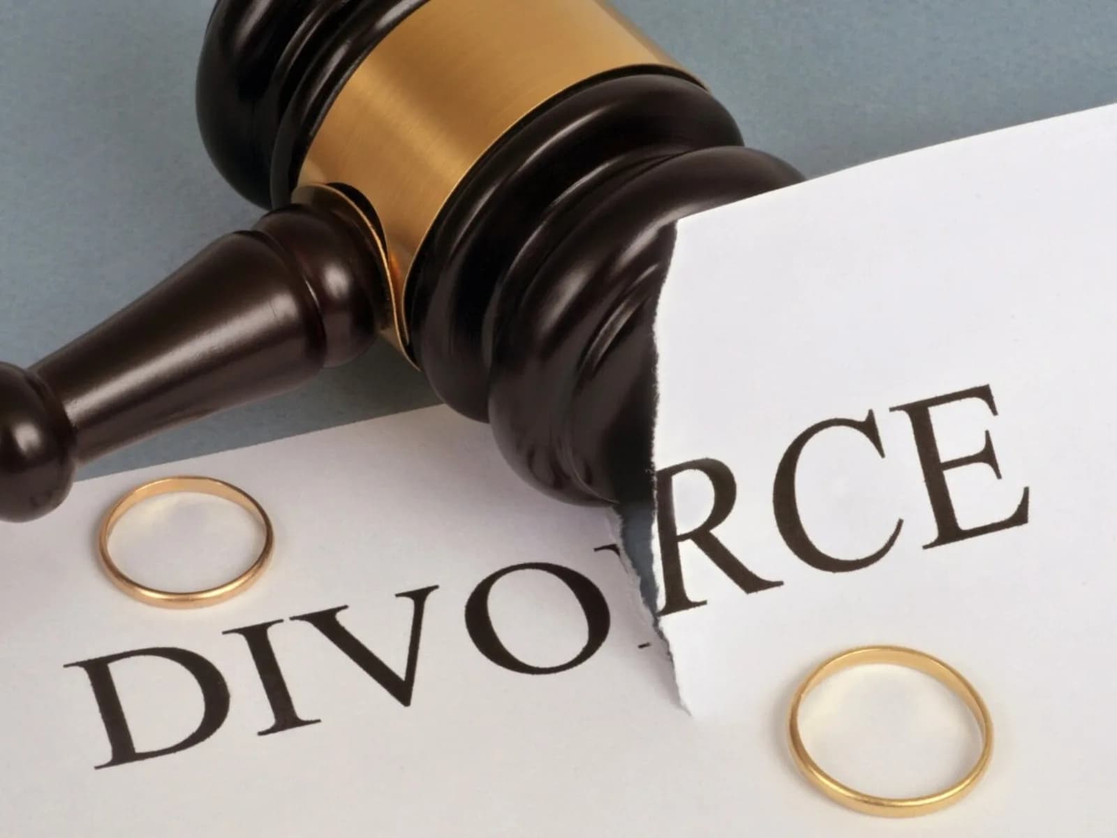 Expert Mutual Divorce Lawyer in Noida – Adv Atulay Nehra