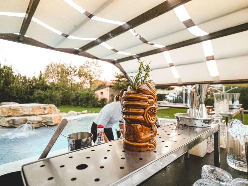 Buy Retractable Roof Solutions for Restaurants & Resorts
