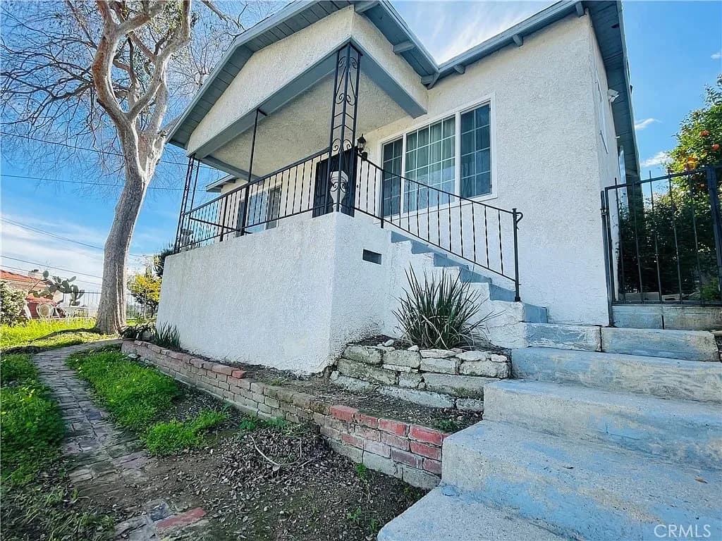 3BR IN 3491 Amethyst St, Los Angeles, CA 90032-$900monthly