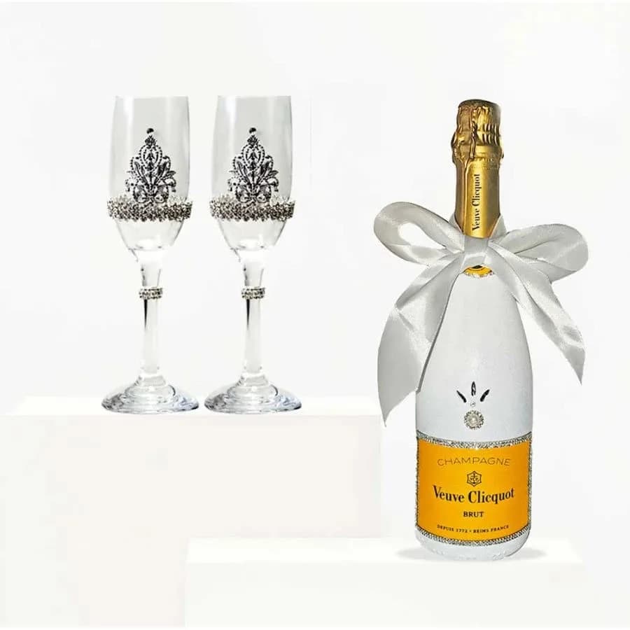 Find the Perfect Champagne Gift for Wedding Couples