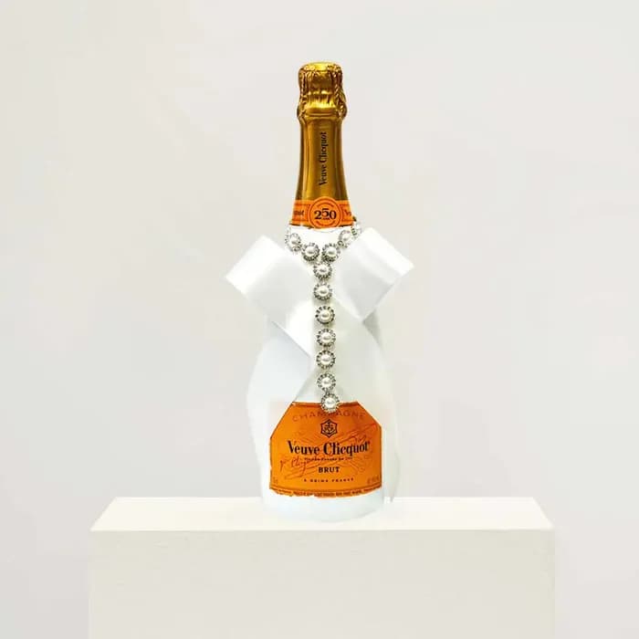 Wine and Glasses Set – Elegant Gift for Every Celebration