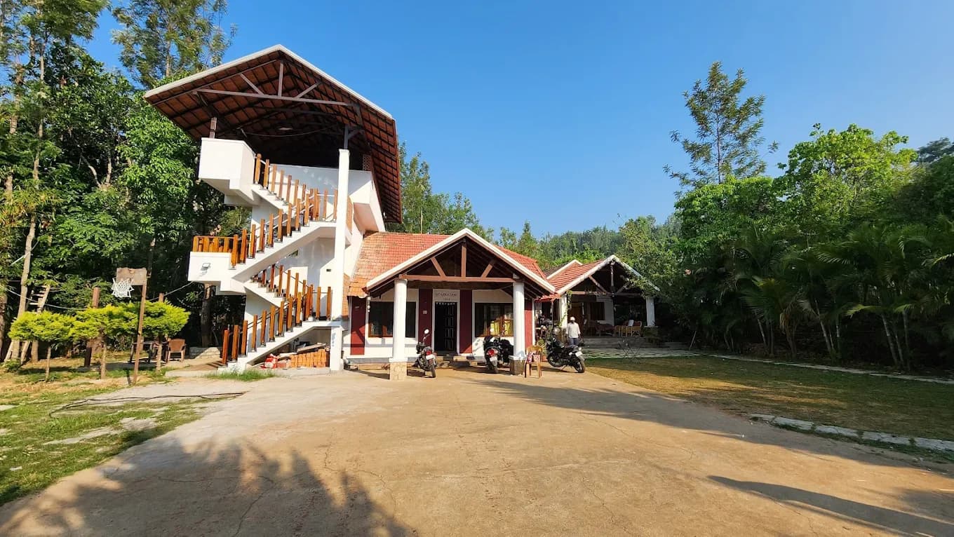 Best Resorts Near Mullayanagiri – Stillwater Homestay