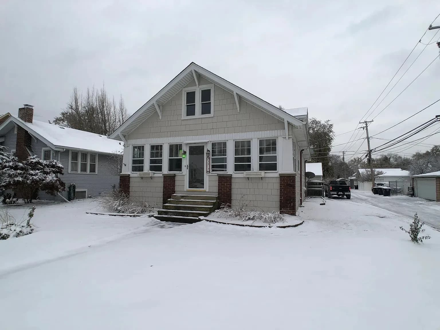 4BED-3217 Ann St, Lansing, IL 60438-$700MONTHLY