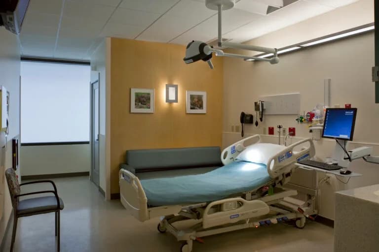 ICU Setup at Home for Complete Wellness Recovery in Mayur Vihar, Delhi