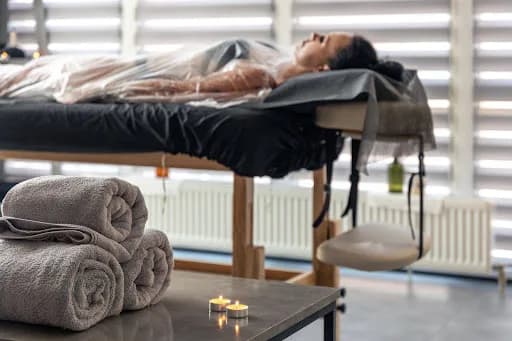 5 Best Portable Massage Tables for Spa Professionals | Living Earth Craft