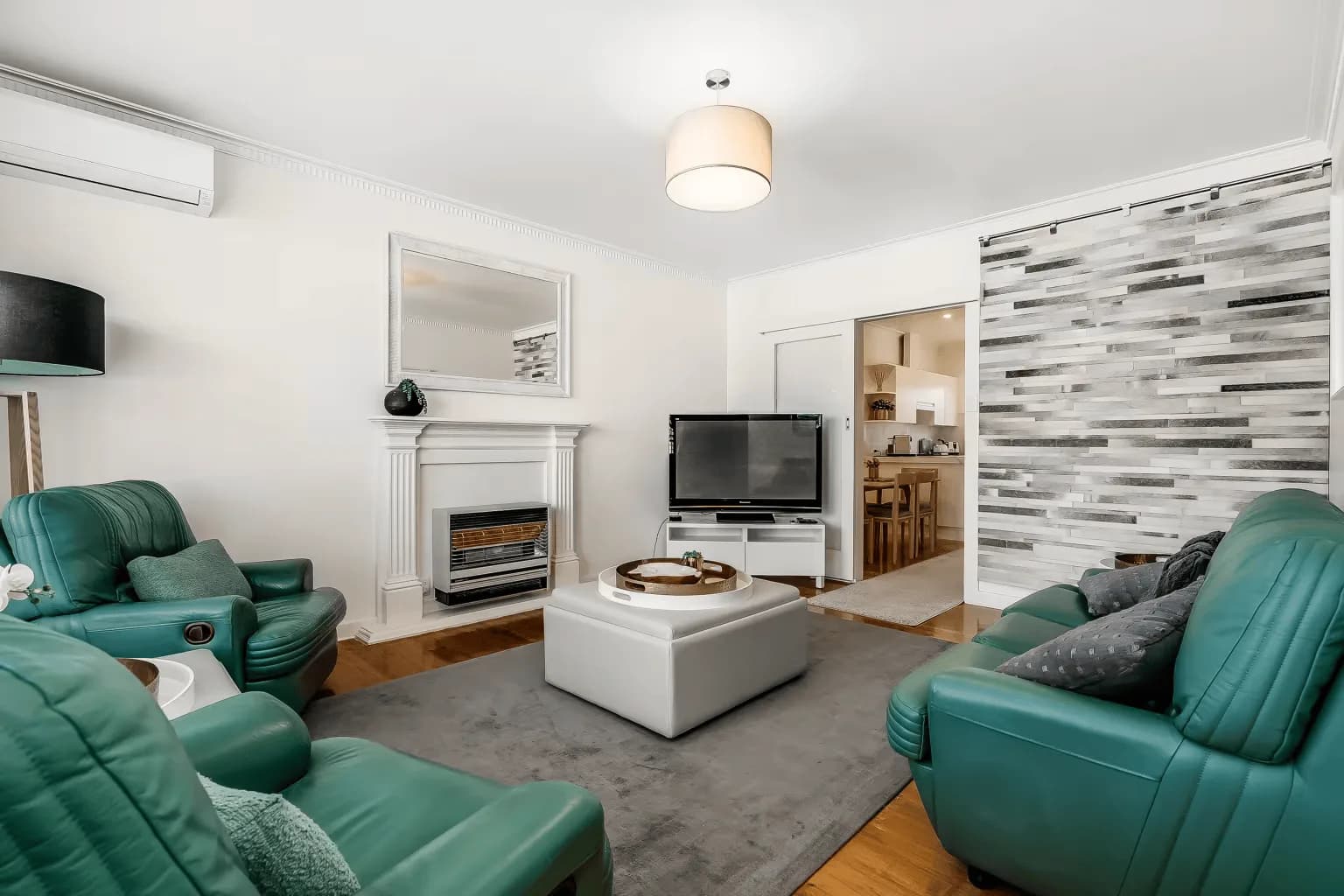 Affordable Glenelg Accommodation Close to Beach & Cafes