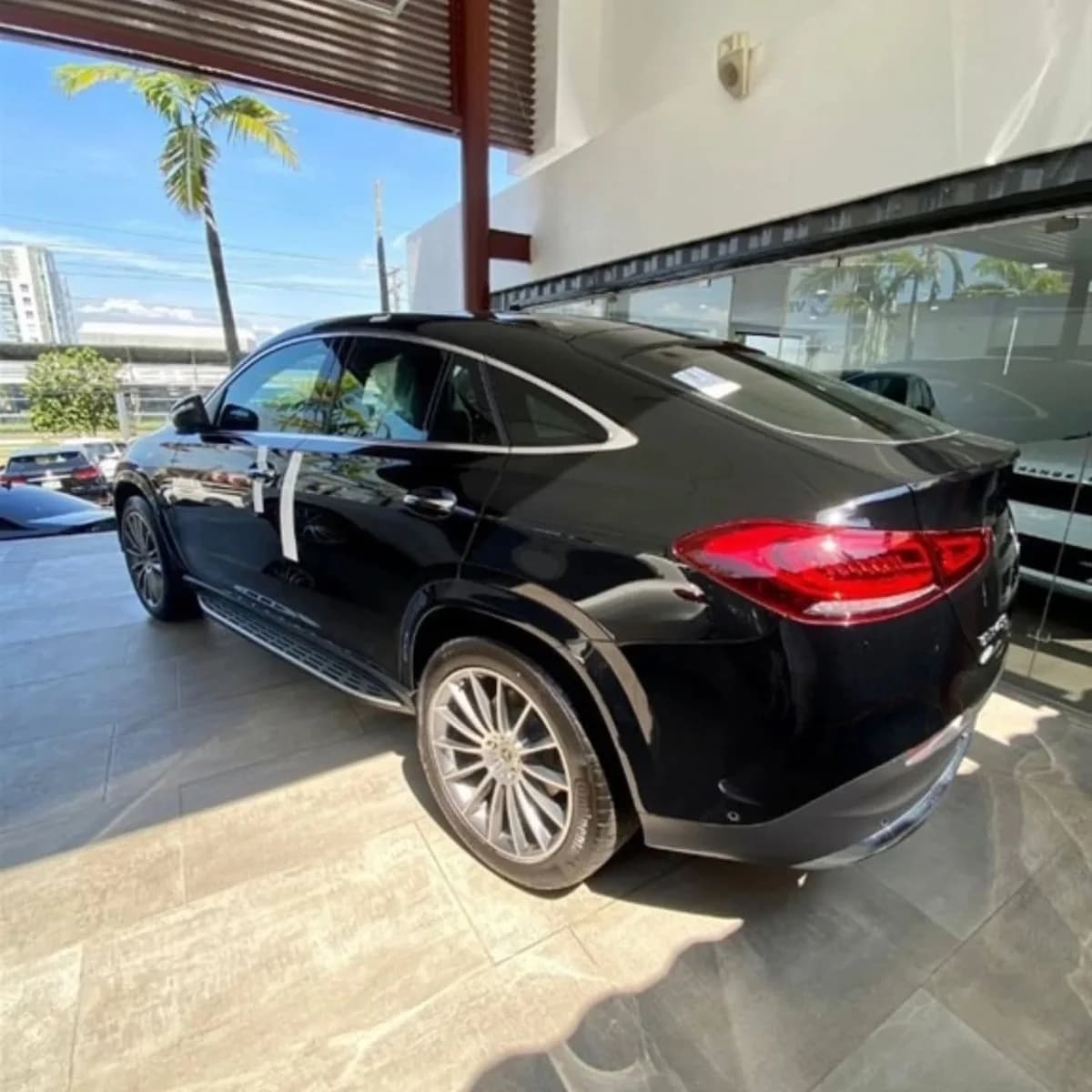 Black And White, Only For Exclusives Clients!!   (Dealer en Santiago, Rd)