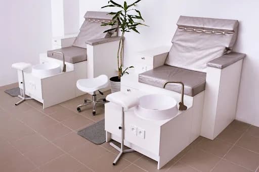 Best Pedicure Chairs for 2026 | Premium Salon Equipment by Living Earth Crafts