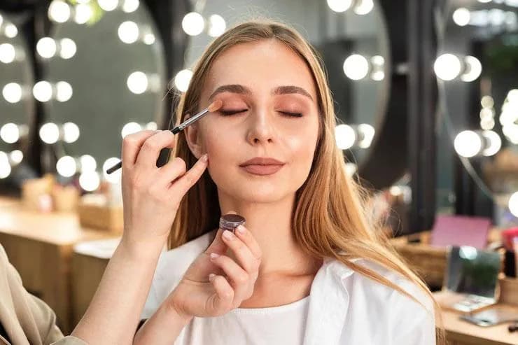 Best Makeup Course Near me | Lakme Academy Noida