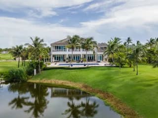 Luxury Homes for Sale in Ocean Club Estates, Bahamas