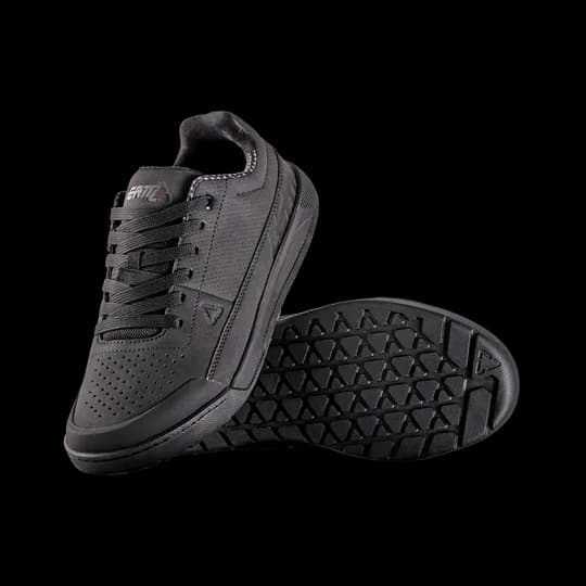 Mountain Biking Shoes: Clip-In or Flat Pedal Compatible?